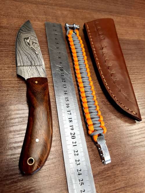 Handmade Damascus steel HUNTING  knife with WOODEN handle scales. FREE survival Bracelet !!!! !!