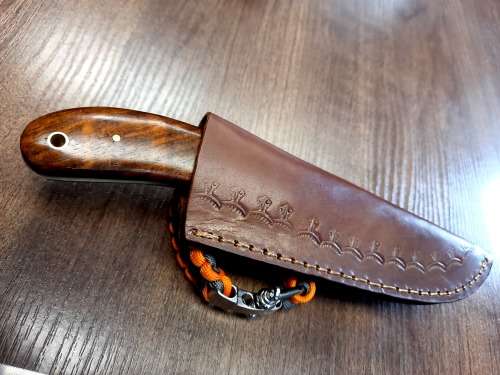 Handmade Damascus steel HUNTING  knife with WOODEN handle scales. FREE survival Bracelet !!!! !!