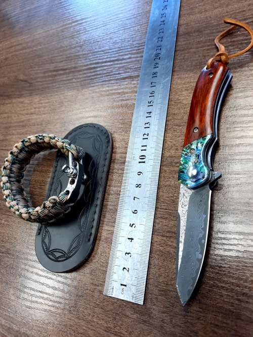 Damascus VG-10 Stainless Steel folding knife, RAZOR Sharp, Rosewood & Shell handle. FREE BRACELET !!