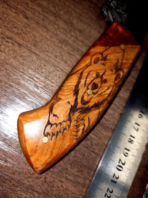 Handmade Damascus steel HUNTING Knife with Wooden handle scales w Bear engraved. Free Bracelet.