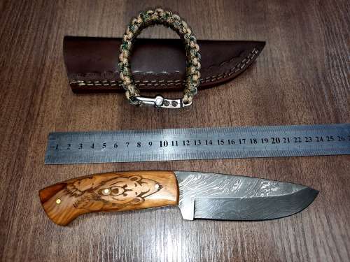 Handmade Damascus steel HUNTING Knife with Wooden handle scales w Bear engraved. Free Bracelet.