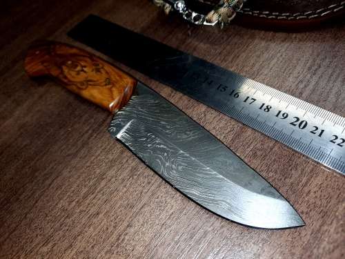 Handmade Damascus steel HUNTING Knife with Wooden handle scales w Bear engraved. Free Bracelet.
