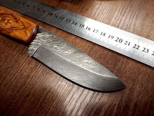 Handmade Damascus steel HUNTING Knife with Wooden handle scales w Bear engraved. Free Bracelet.