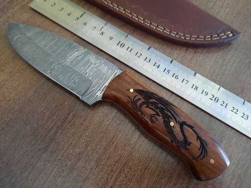 Handmade Damascus steel HUNTING Knife with Wooden handle scales  engraved. Free leather sheath.