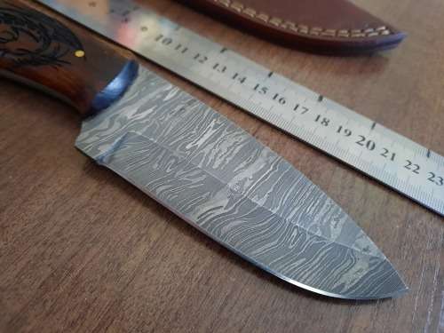 Handmade Damascus steel HUNTING Knife with Wooden handle scales  engraved. Free leather sheath.