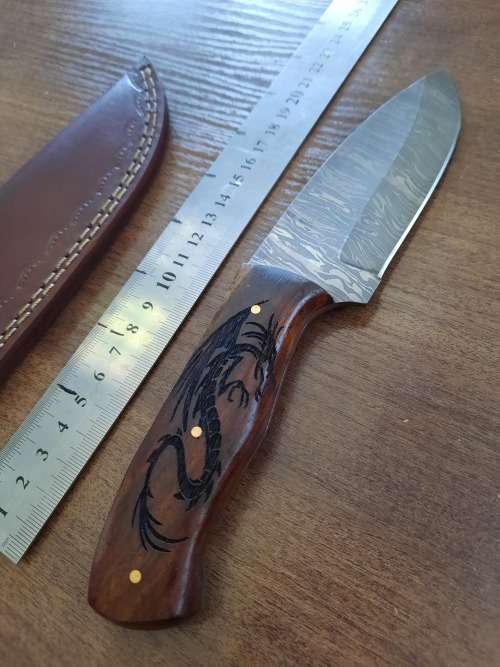 Handmade Damascus steel HUNTING Knife with Wooden handle scales  engraved. Free leather sheath.