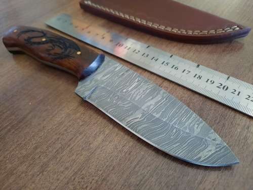 Handmade Damascus steel HUNTING Knife with Wooden handle scales  engraved. Free leather sheath.