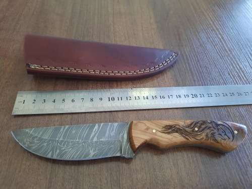 Handmade Damascus steel HUNTING Knife with Wooden handle scales, No leather included.