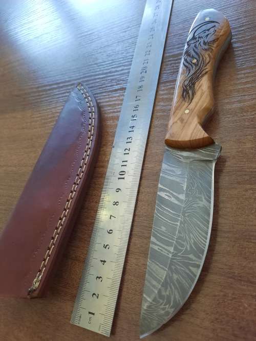 Handmade Damascus steel HUNTING Knife with Wooden handle scales, No leather included.