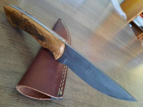 Handmade Damascus steel HUNTING Knife with Wooden handle scales, No leather included.