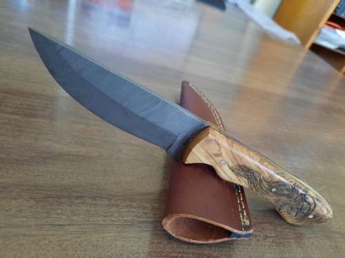 Handmade Damascus steel HUNTING Knife with Wooden handle scales, No leather included.