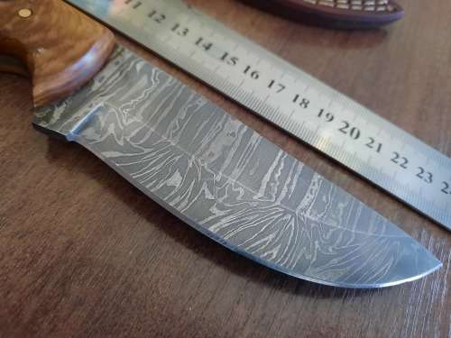 Handmade Damascus steel HUNTING Knife with Wooden handle scales, No leather included.