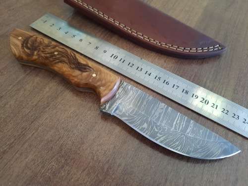Handmade Damascus steel HUNTING Knife with Wooden handle scales, No leather included.