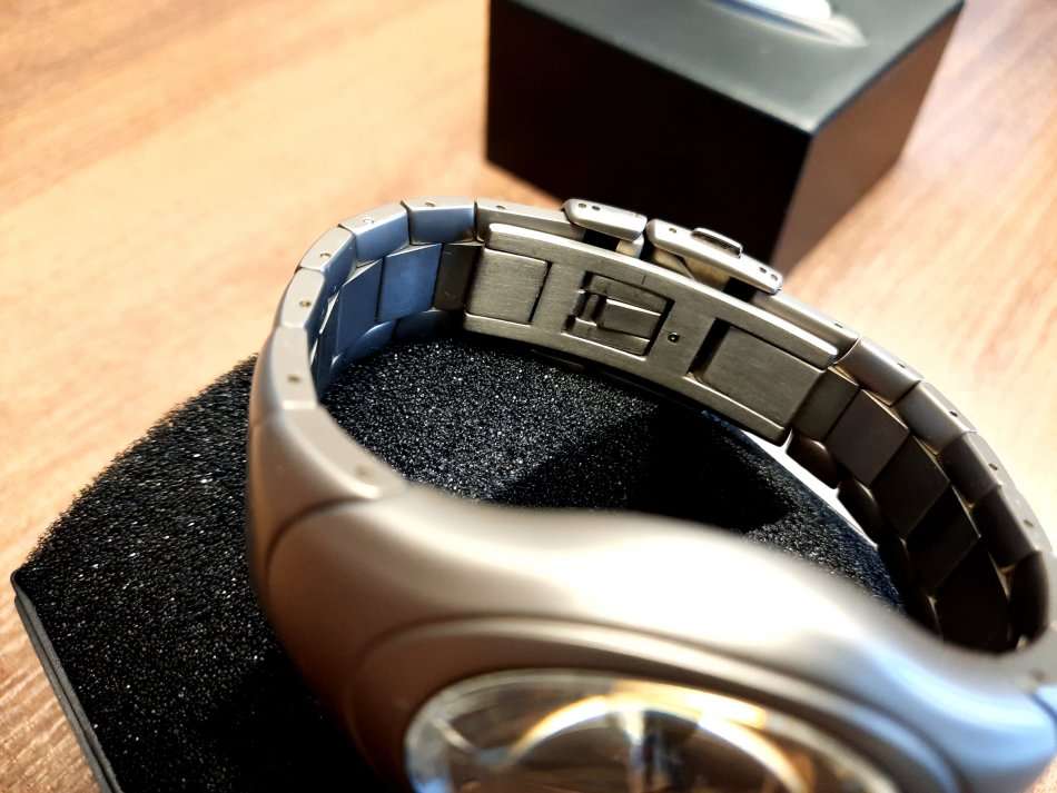 Unisex Titanium Oakley "TimeBomb" Watch, Inertial Generator World Movement. X-Metal Titanium