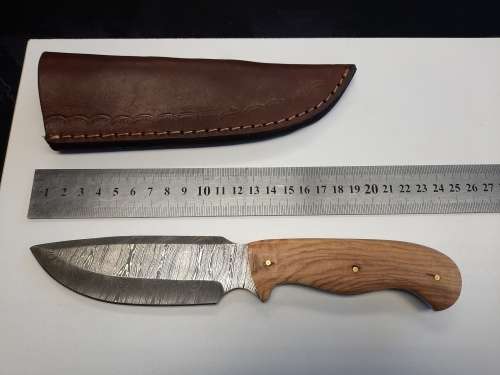 Handmade Damascus steel HUNTING Knife with Wooden handle scales. The exact knife you will receive.