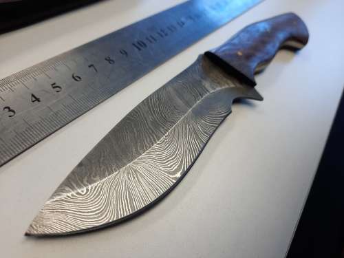 Handmade Damascus steel HUNTING Knife with Wooden handle scales. The exact knife you will receive.