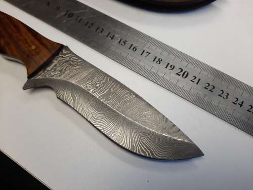 Handmade Damascus steel HUNTING Knife with Wooden handle scales. The exact knife you will receive.