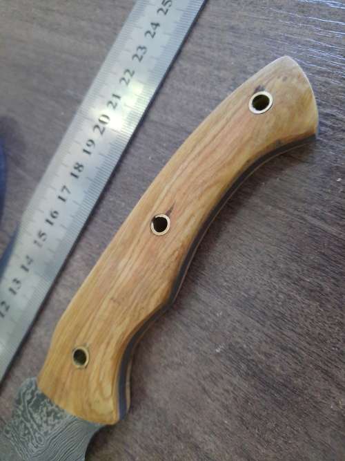 Handmade Damascus steel HUNTING  knife with Wooden handle scales.