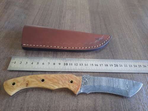Handmade Damascus steel HUNTING  knife with Wooden handle scales.