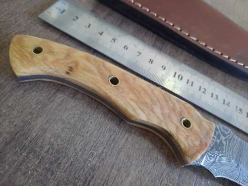 Handmade Damascus steel HUNTING  knife with Wooden handle scales.