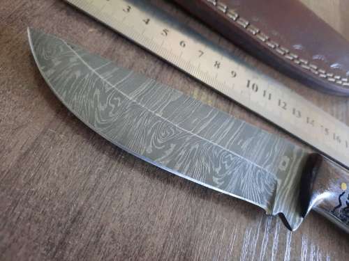 Handmade Damascus steel HUNTING  knife with Wooden handle scales. Forging error, please see pictures