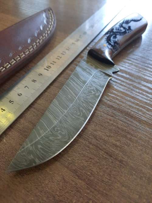Handmade Damascus steel HUNTING  knife with Wooden handle scales. Forging error, please see pictures
