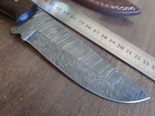 Handmade Damascus steel HUNTING  knife with Wooden handle scales. Forging error, please see pictures
