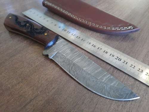 Handmade Damascus steel HUNTING  knife with Wooden handle scales. Forging error, please see pictures