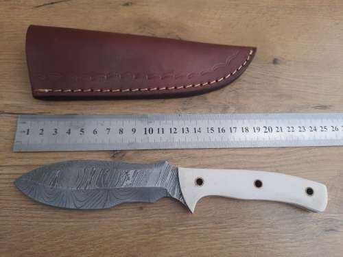 Handmade Damascus steel HUNTING  knife with Epoxy Resin handle scales. READ Description please.