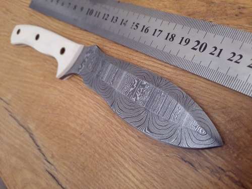 Handmade Damascus steel HUNTING  knife with Epoxy Resin handle scales. READ Description please.