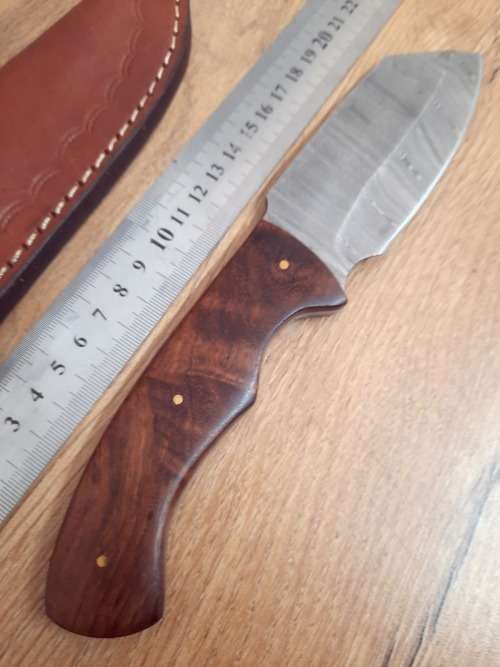 Handmade Damascus steel HUNTING  knife with Wooden handle scales.