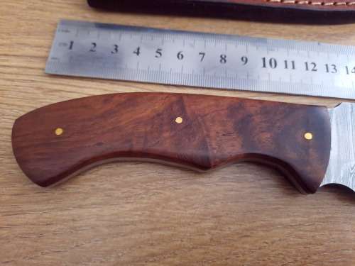 Handmade Damascus steel HUNTING  knife with Wooden handle scales.