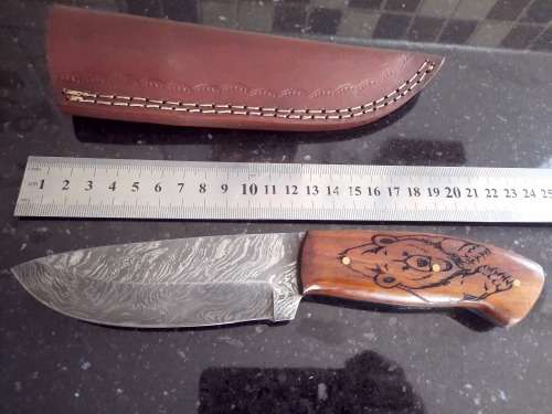 Handmade Damascus steel HUNTING  knife with Wooden handle scales.