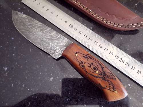 Handmade Damascus steel HUNTING  knife with Wooden handle scales.