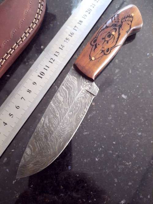 Handmade Damascus steel HUNTING  knife with Wooden handle scales.