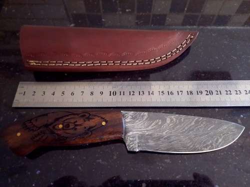Handmade Damascus steel HUNTING  knife with Wooden handle scales.