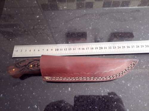 Handmade Damascus steel HUNTING  knife with Wooden handle scales.