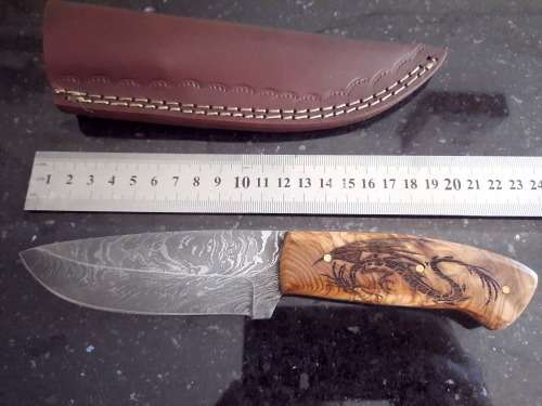 Handmade Damascus steel HUNTING  knife with Wooden handle scales.
