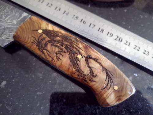 Handmade Damascus steel HUNTING  knife with Wooden handle scales.