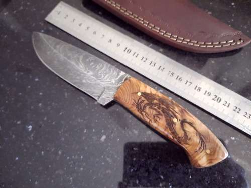 Handmade Damascus steel HUNTING  knife with Wooden handle scales.
