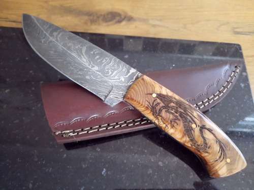 Handmade Damascus steel HUNTING  knife with Wooden handle scales.