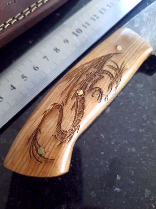 Handmade Damascus steel HUNTING  knife with Wooden handle scales.