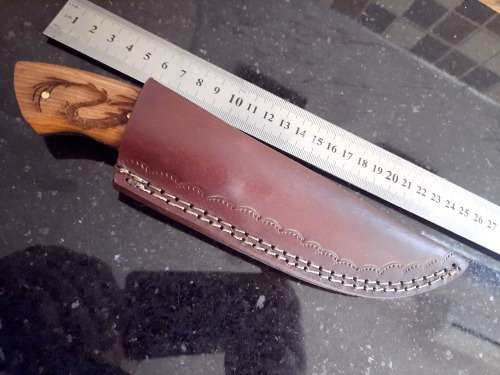 Handmade Damascus steel HUNTING  knife with Wooden handle scales.