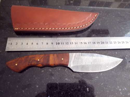 Handmade Damascus steel HUNTING  knife with Wooden handle scales.