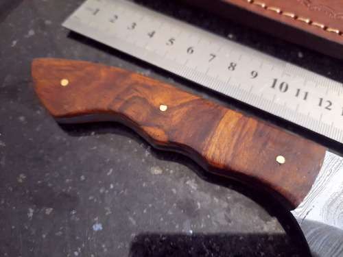 Handmade Damascus steel HUNTING  knife with Wooden handle scales.