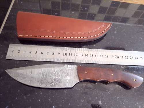 Handmade Damascus steel HUNTING  knife with Wooden handle scales.