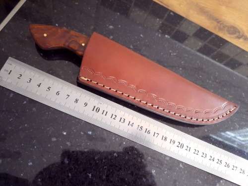 Handmade Damascus steel HUNTING  knife with Wooden handle scales.