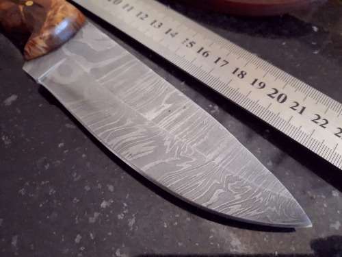 Handmade Damascus steel HUNTING  knife with Wooden handle scales.