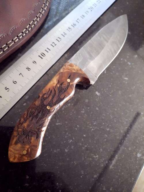 Handmade Damascus steel HUNTING  knife with Wooden handle scales.
