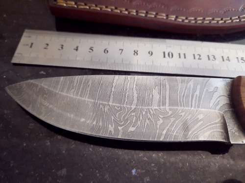 Handmade Damascus steel HUNTING  knife with Wooden handle scales.